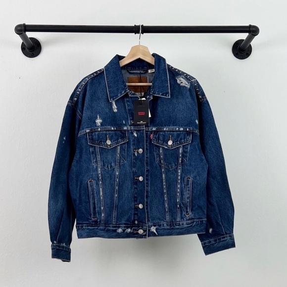 NWT Levi’s 90’s Denim Distressed Trucker Jacket in Mad Love Dark Wash - Picture 7 of 10